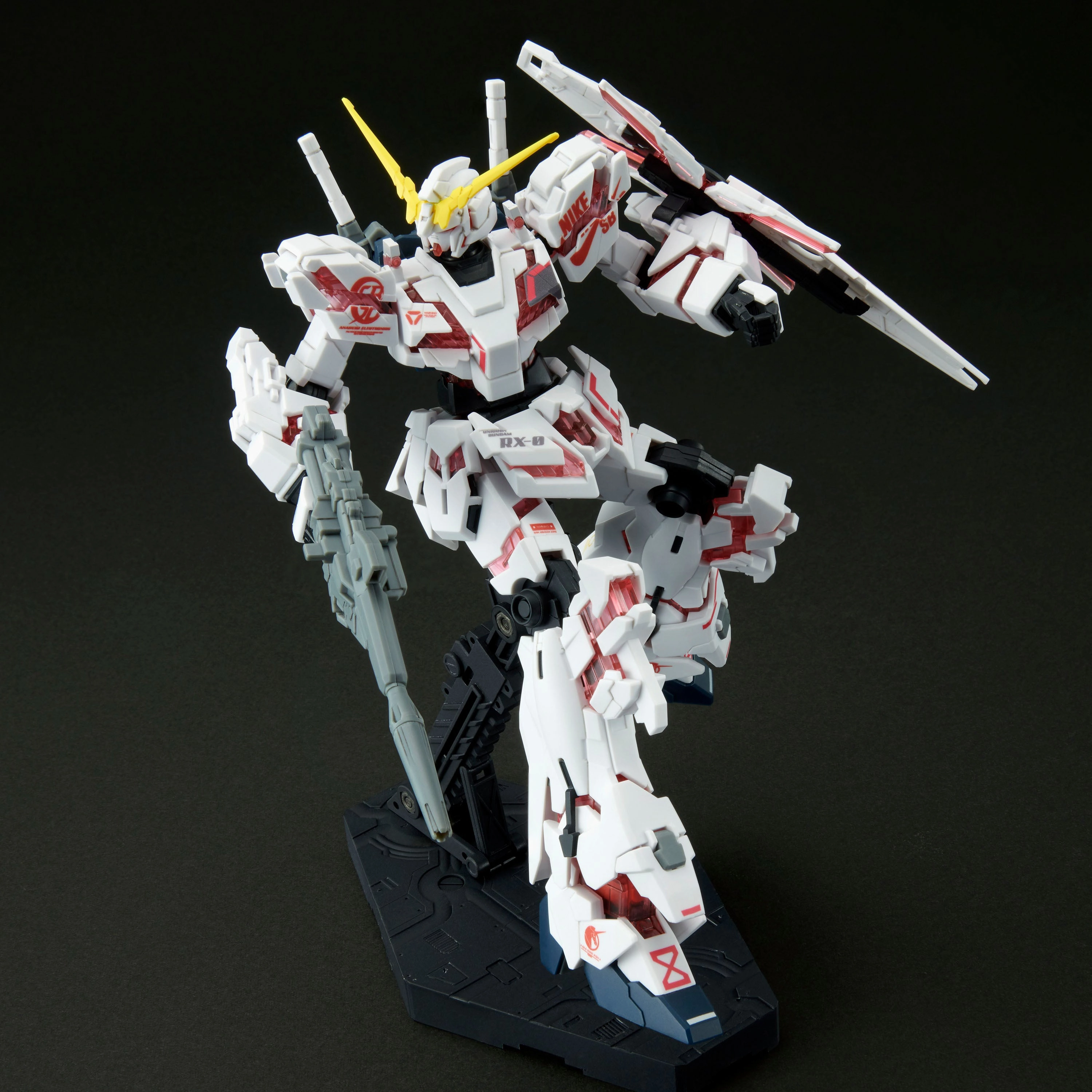 Gundam 1/144 Unicorn Gundam (Destroy Mode) Ver. Nike SB Model Kit Exclusive