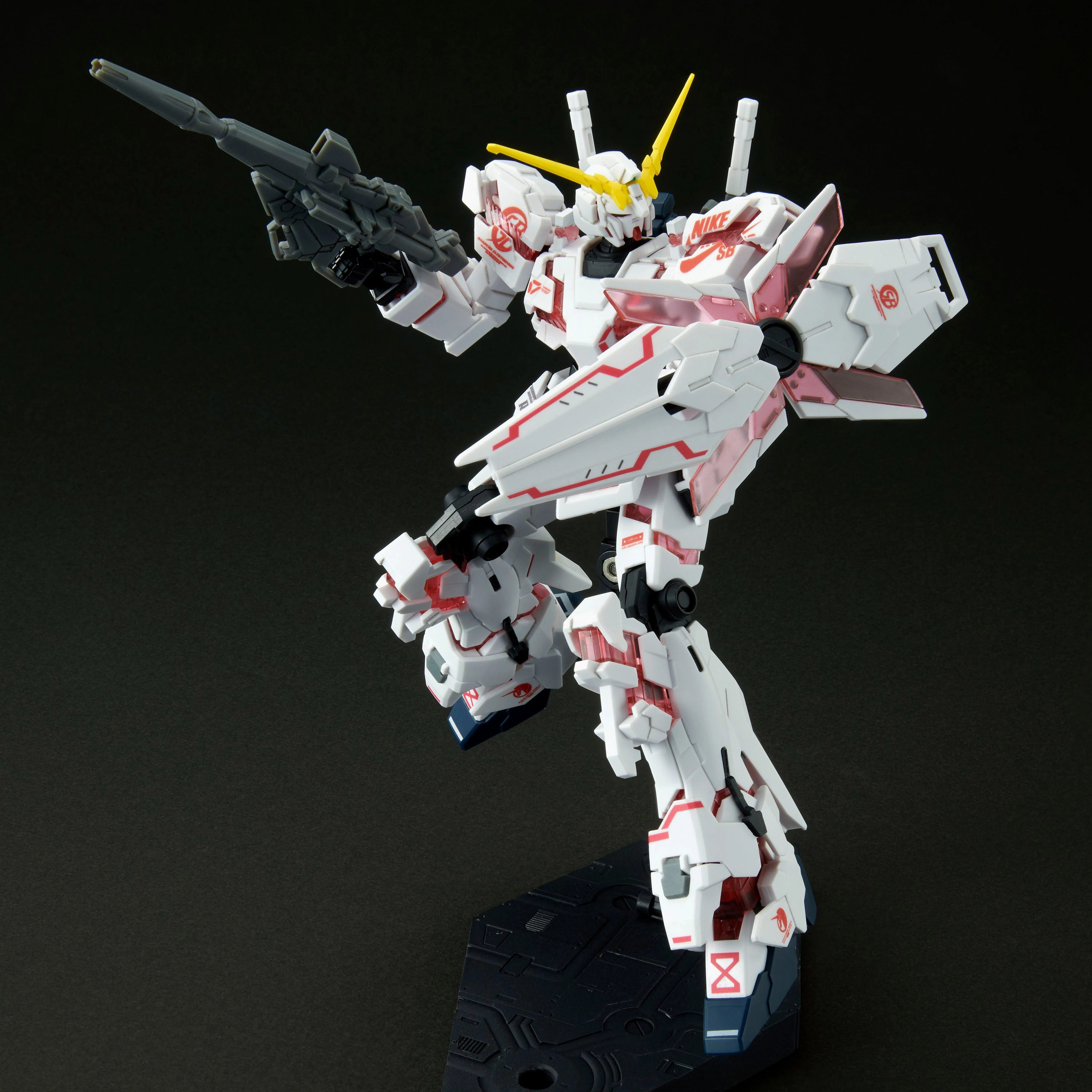 Gundam 1/144 Unicorn Gundam (Destroy Mode) Ver. Nike SB Model Kit Exclusive