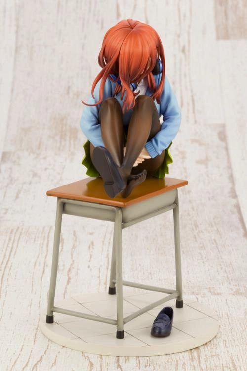 Kotobukiya 1/8 The Quintessential Quintuplets Miku Nakano Scale Statue Figure PP822